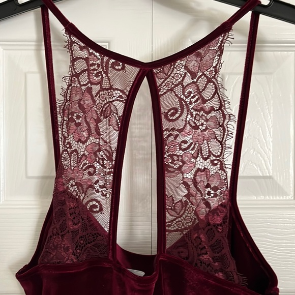 Lulus burgundy velvet mini cocktail dress- size large - Picture 7 of 7